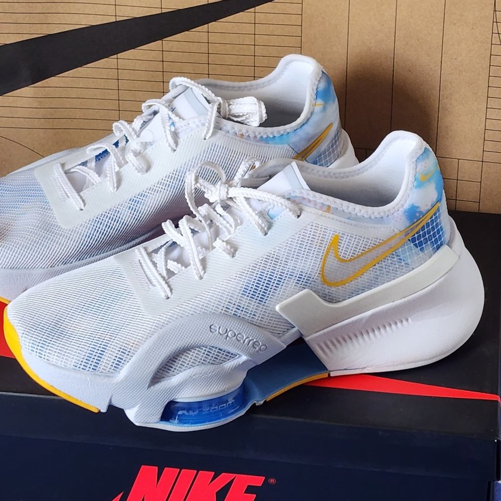NEW!!!! NIKE AIR ZOOM SUPERREP 3 SIZE 8.5 WOMEN WITHE/BLUE